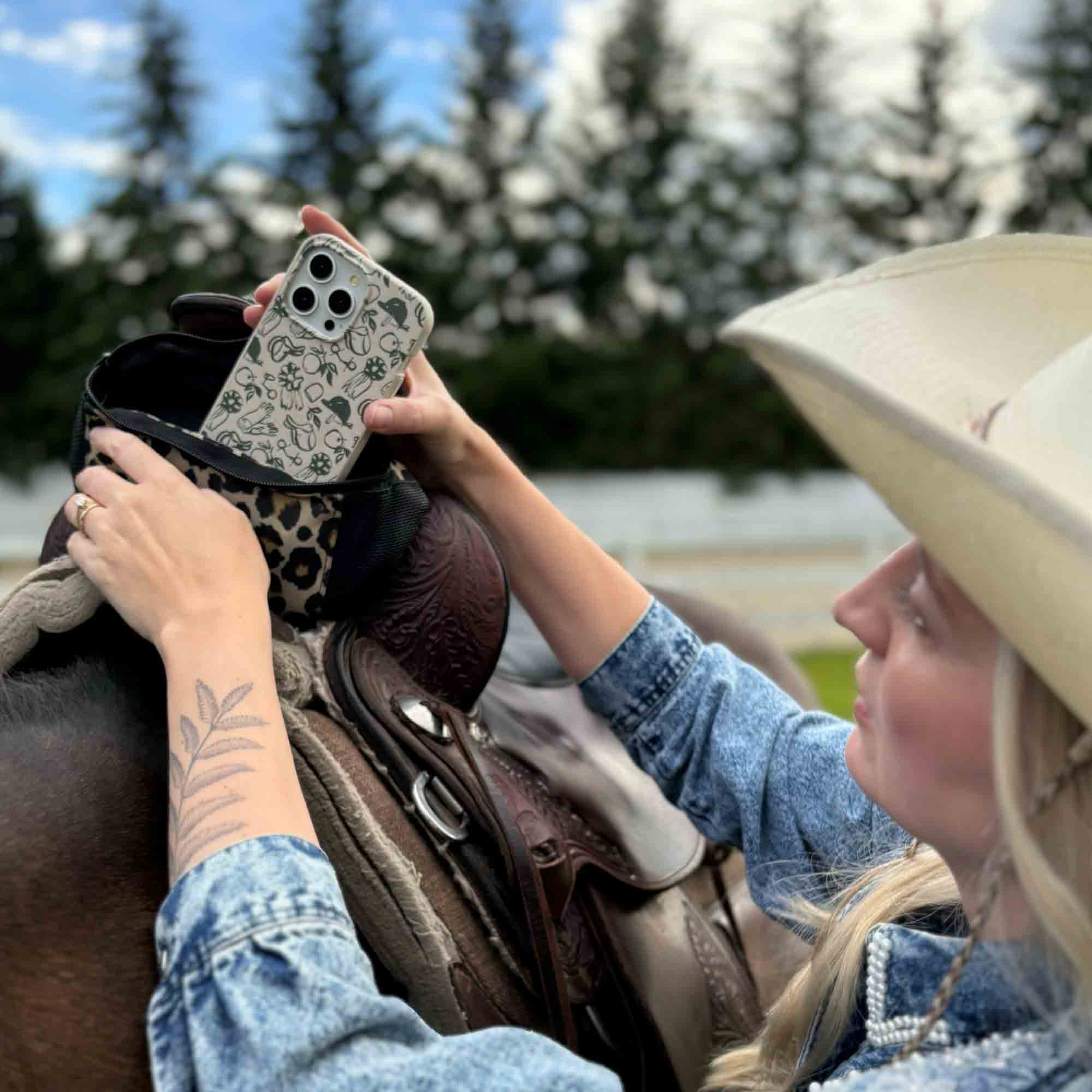 London Fog Equestrian iPhone 16 Case - image 3