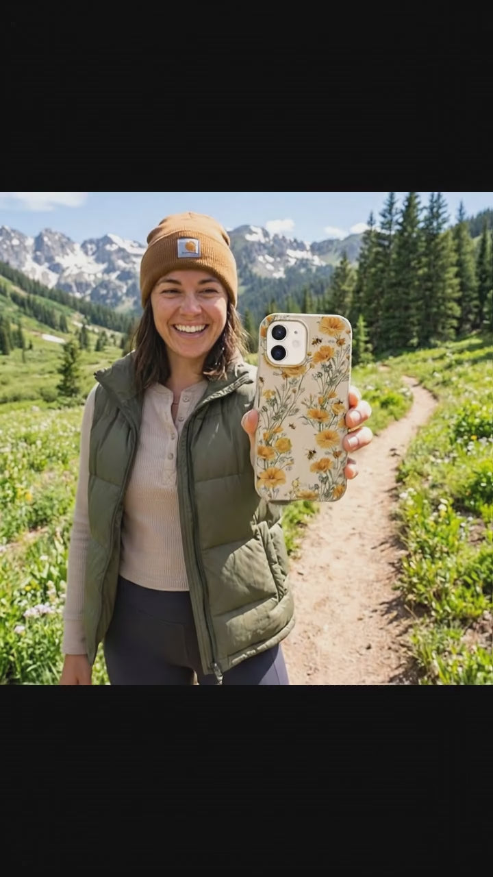 Seashell Vintage Bee iPhone 17 Case - Product video demonstration